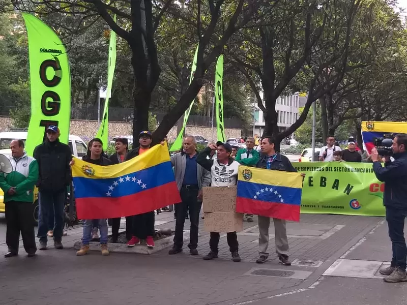 Plantón frente a Embajada de Venezuela