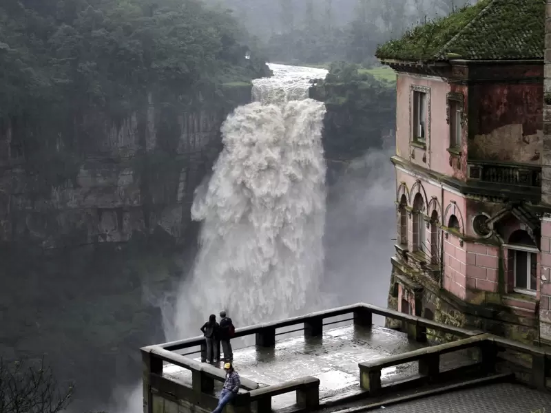 El uso del recurso hídrico de generación eléctrica ha dejado seca la cascada.