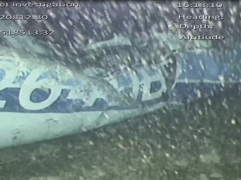 Restos de la avioneta en la que viajaba Emiliano Sala Restos de la avioneta en la que viajaba Emiliano Sala