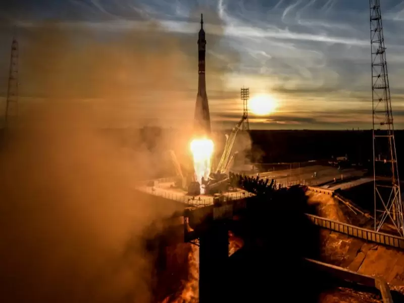Cohete viaja al espacio