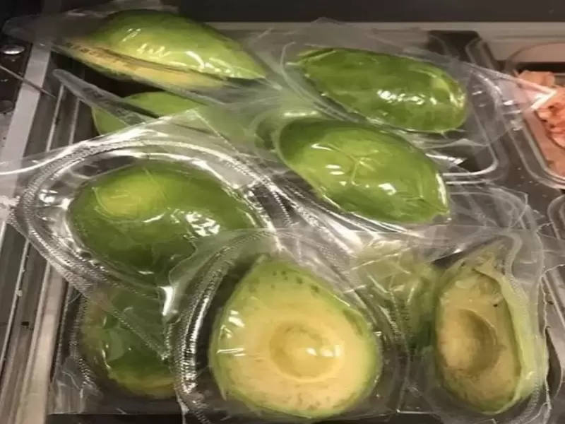 Hay supermercados que han eliminado la cáscara orgánica de productos naturales.