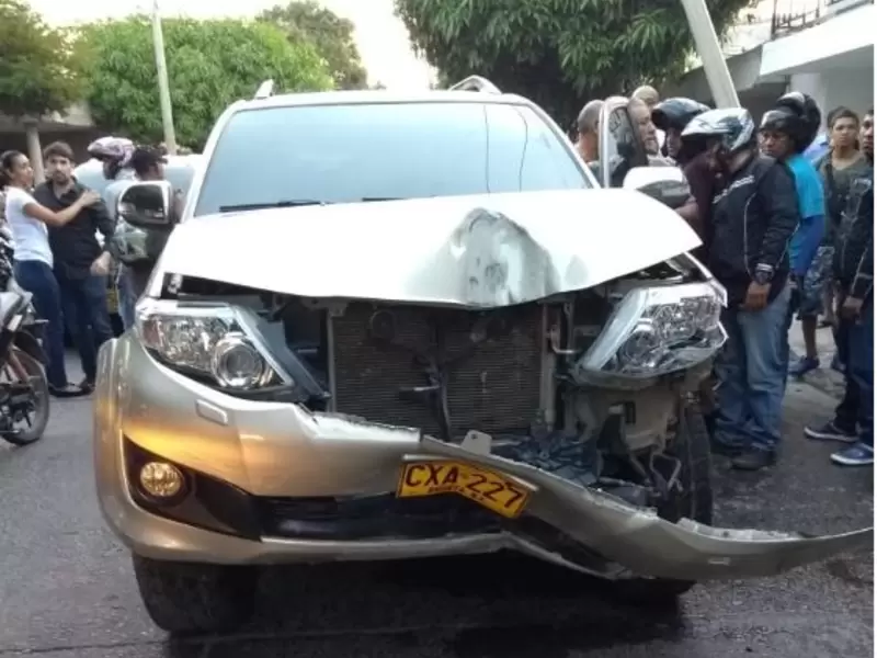 Vehículo en el que iba Ana del Castillo, accidentado en Cesar