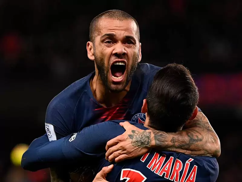 Dani Alves termina contrato con el PSG al final de la temporada 2018-2019
