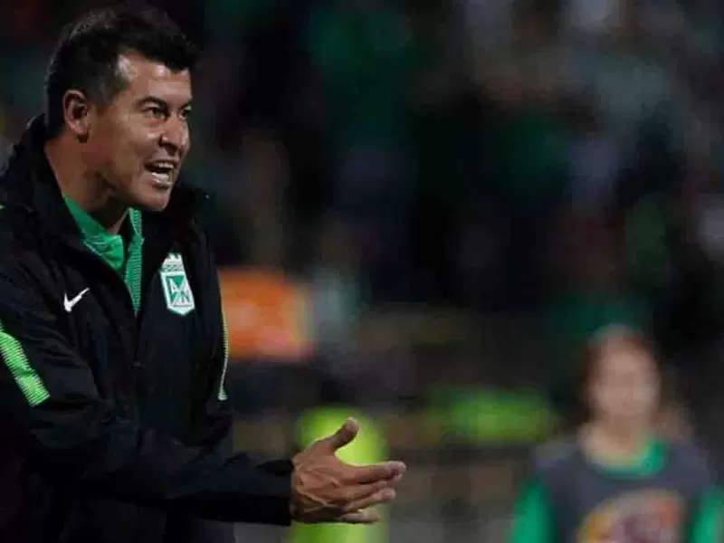 Jorge Almirón dirigiendo a Atlético Nacional