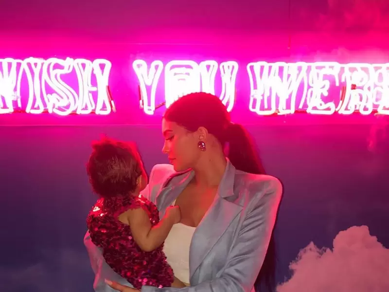Kylie Jennerle le celebró así a su hija.