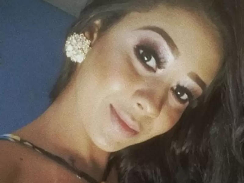 La joven fue víctima de una bacteria que le perjudico el funcionamiento de sus piernas.