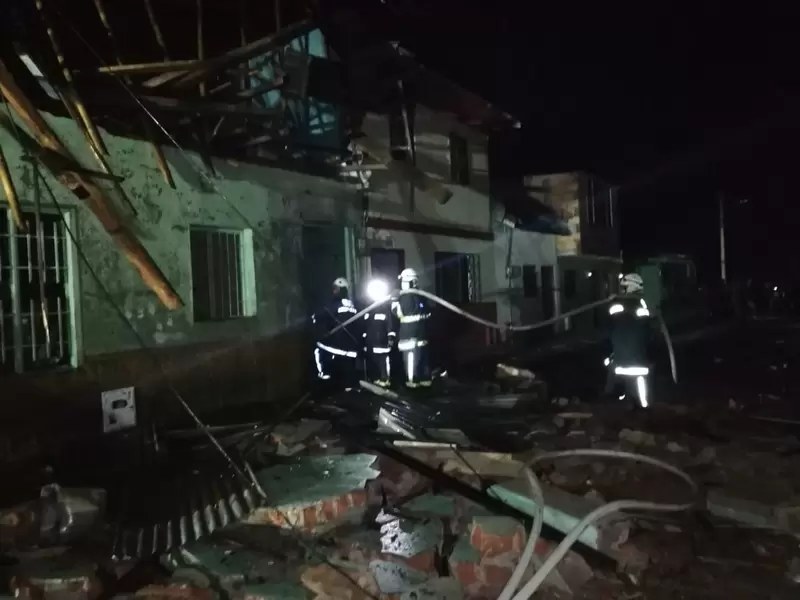 La vivienda en la que se almacenaba la pólvora tuvo graves daños.