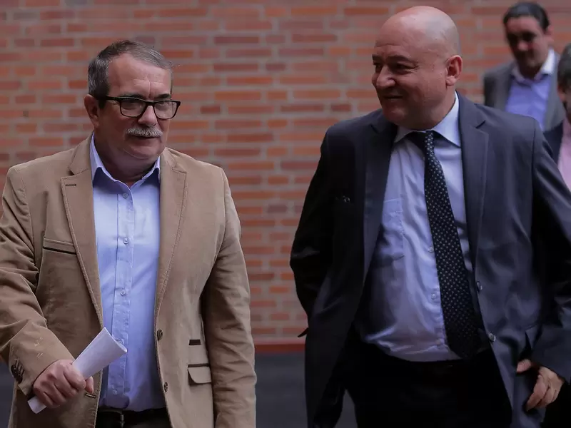 Rodrigo Londoño y Carlos Lozada, integrantes del partido Farc