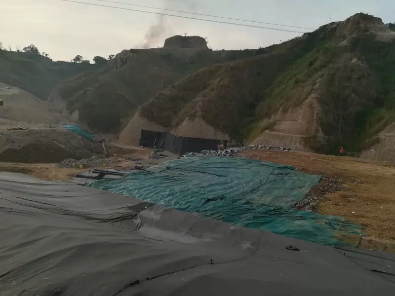 Para el trabajo de clausura del relleno sanitario El Carrasco se dispuso de una celda