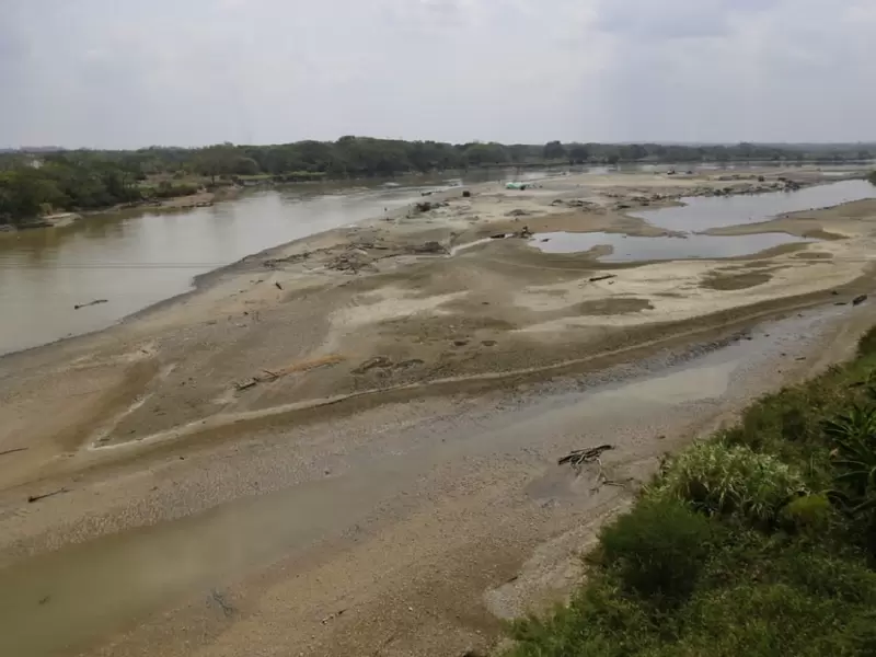 Cauce del río Cauca tras el cierre de la segunda compuerta de Hidroituango Cauce del río Cauca tras el cierre de la segunda compuerta de Hidroituango
