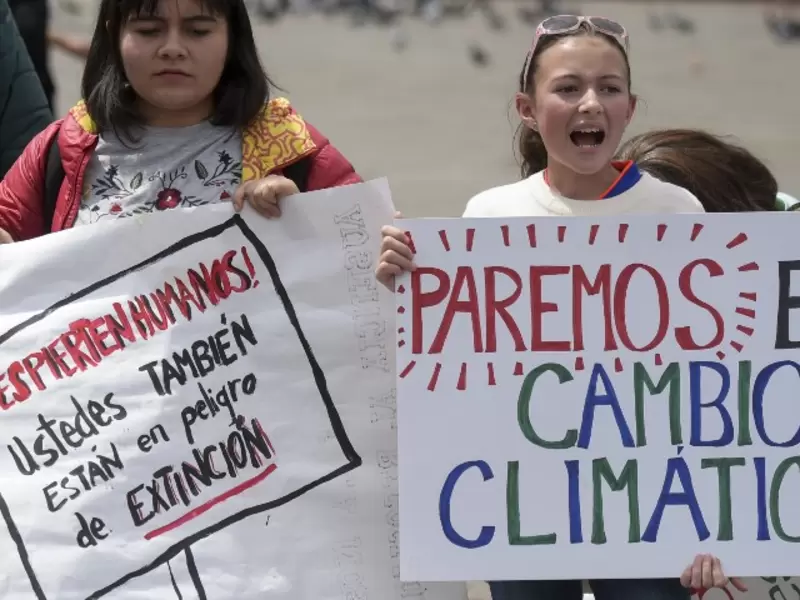 Estudiantes no acudieron a clases y protestaron en Bogotá contra el cambio climático