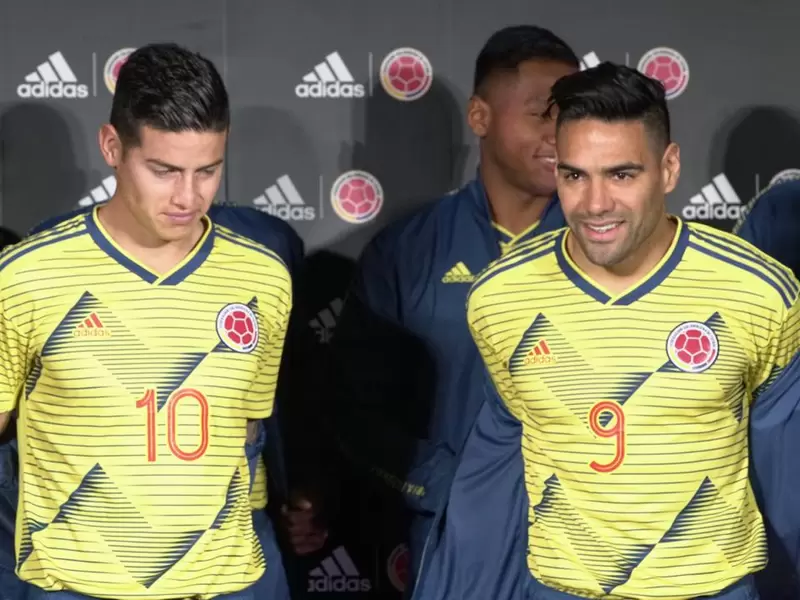 James y Falcao con la nueva indumentaria de la Selección Colombia
