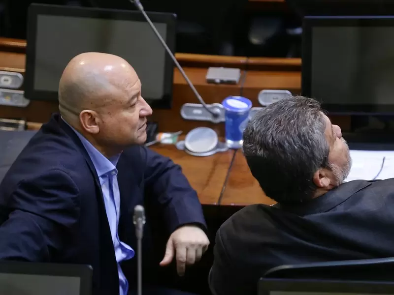 El senador Carlos Lozada en el Congreso