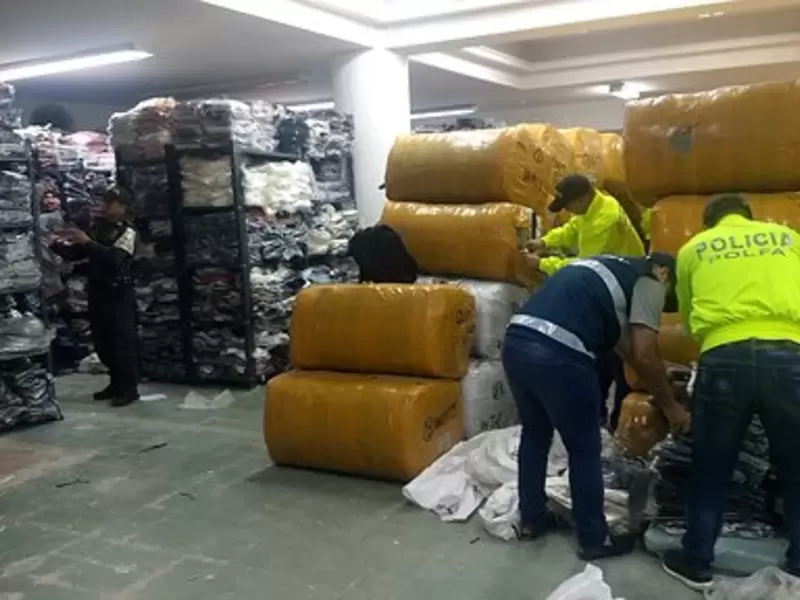 Incautación de prendas de contrabando Incautación de prendas de contrabando