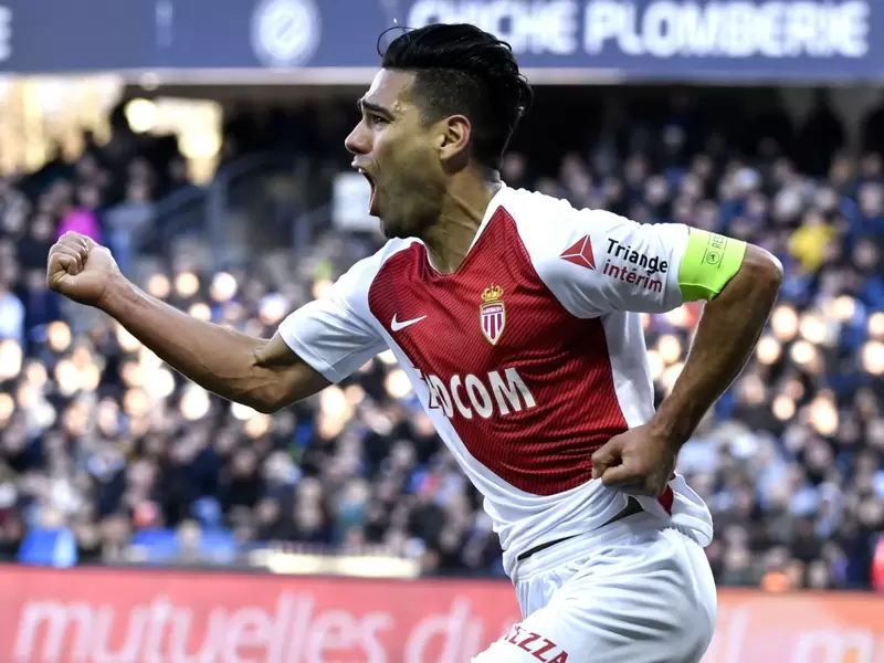 Falcao García marcó dos goles en empate del Mónaco frente a Angers. Falcao García marcó dos goles en empate del Mónaco frente a Angers.