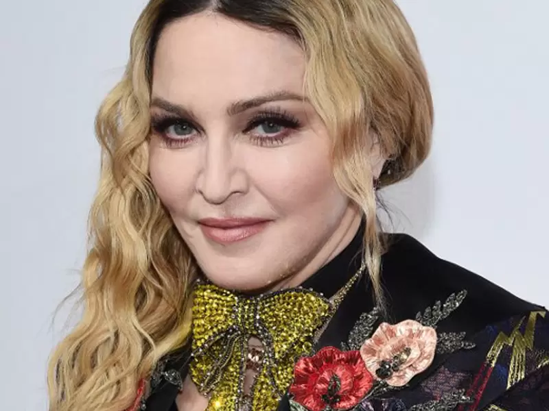 La cantante compartió un pequeño video en su cuenta de Instagram, donde presentó una nueva versión de su exitoso tema 'Like a Virgin'