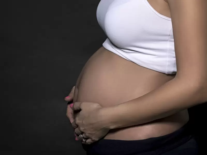 Mujer en estado de embarazo