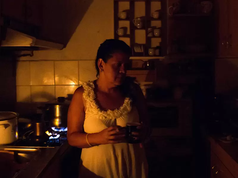 Venezolanos en Caracas, en medio del apagón