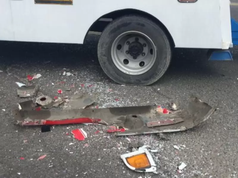 Accidente de bus del SITP contra una ruta escolar Accidente de bus del SITP contra una ruta escolar