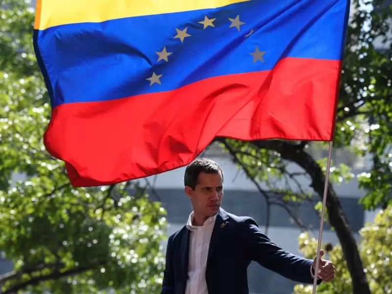 Juan Guaidó, con simpatizantes de la oposición