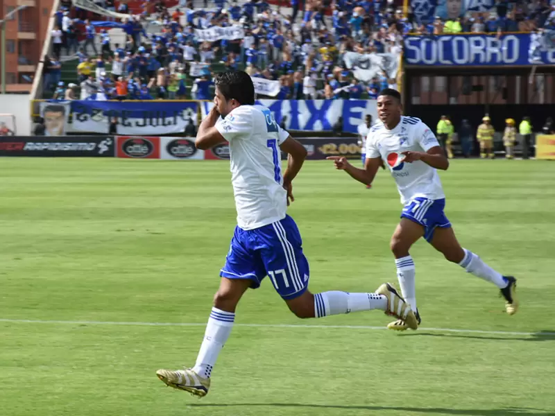 Jugadores de Millonarios celebrando un gol Jugadores de Millonarios celebrando un gol