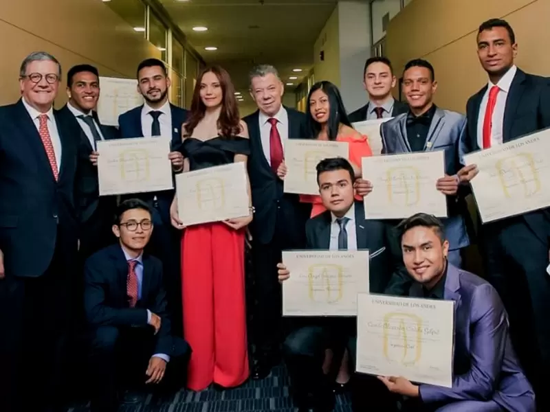 Primeros estudiantes graduados del programa 'Ser Pilo Paga' Primeros estudiantes graduados del programa 'Ser Pilo Paga'