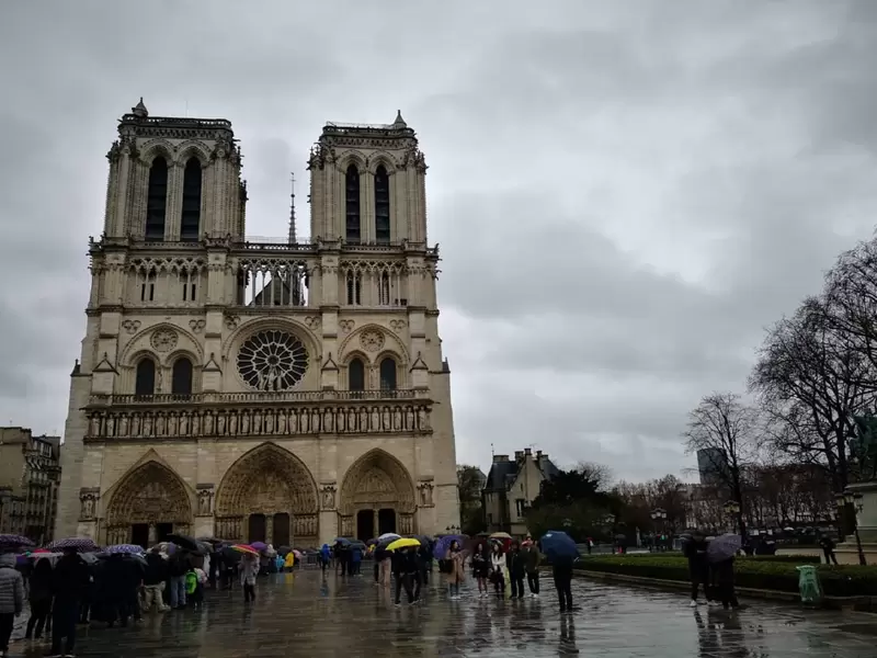 Harper Collins Catedral de Notre Dame