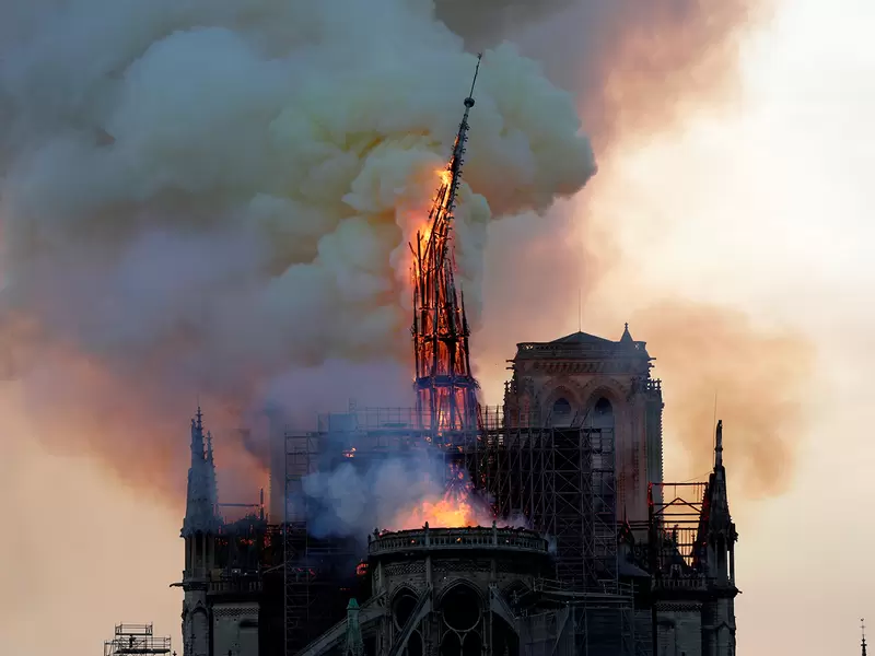 La Catedral Notre Dame de París bajo las llamas, el 15 de abril de 2019