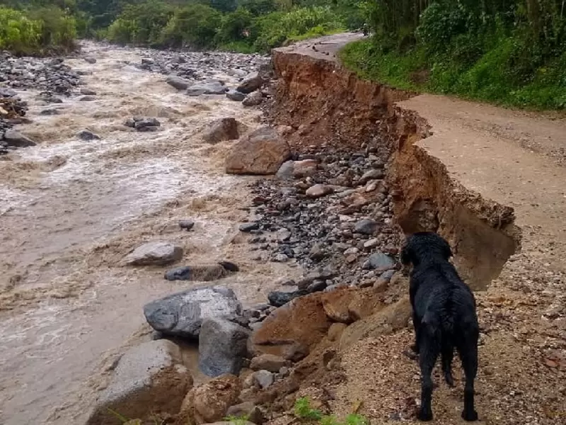 Lluvias de la madrugada causaron pérdida de la vía en Charta, Santander, Lluvias de la madrugada causaron pérdida de la vía en Charta, Santander,