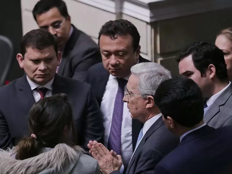 Bancada del Uribismo en medio de la sesión del Congreso.