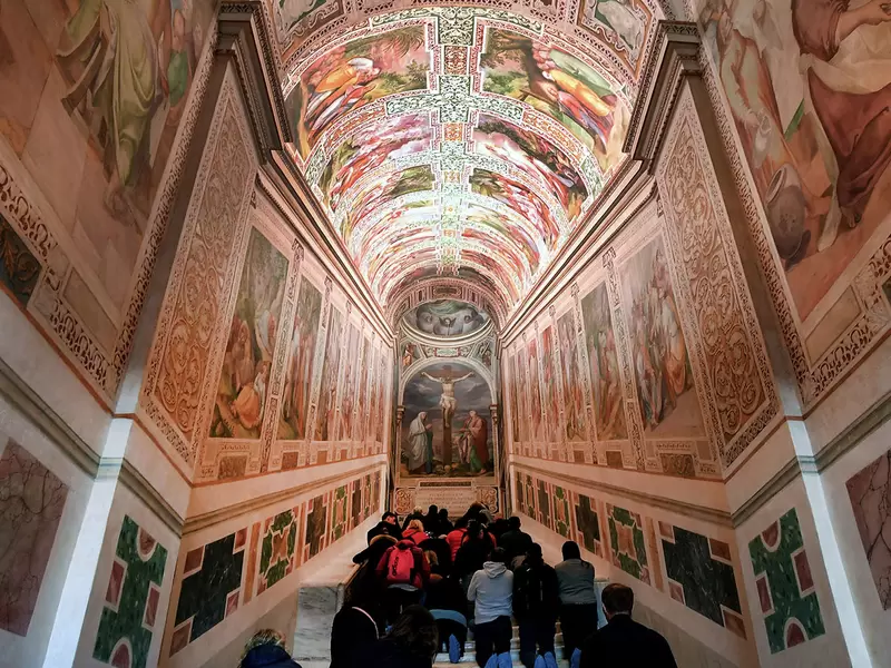 El Vaticano abre la original Escalera Santa por primera vez en 300 años El Vaticano abre la original Escalera Santa por primera vez en 300 años