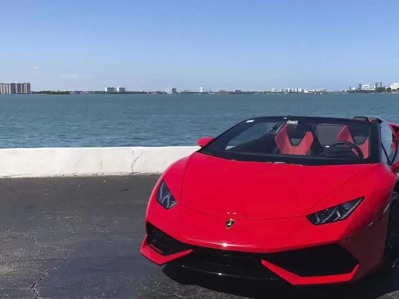 Lamborghini de Jenny Ambuila.