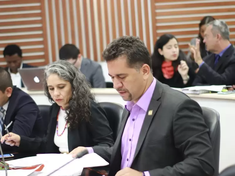 León Fredy Muñoz, representante a la Cámara por la Alianza Verde denuncias presiones del Gobierno