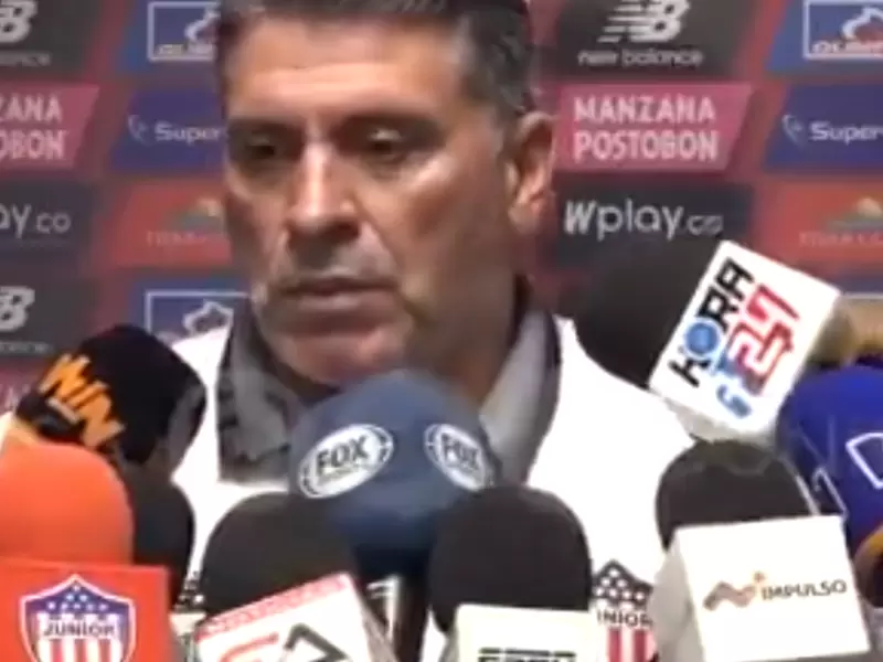 El técnico Luis Fernando Suárez en rueda de prensa El técnico Luis Fernando Suárez en rueda de prensa