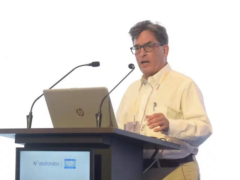 Alberto Carrasquilla en Congreso de Asofondos