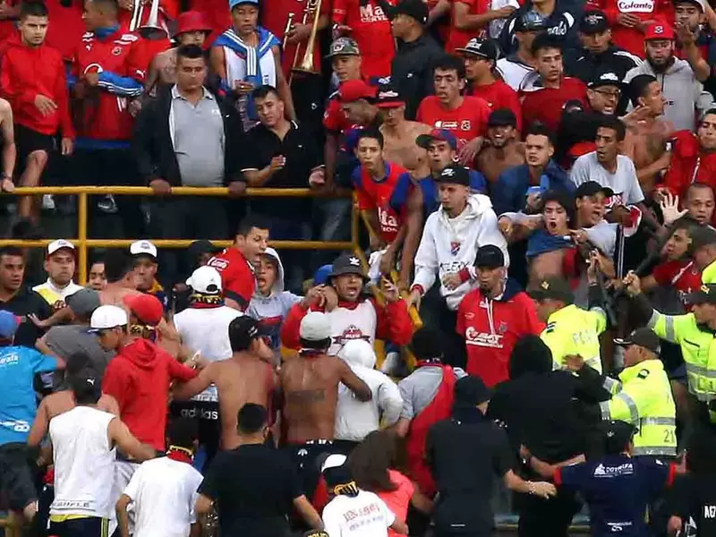Disturbios entre hinchas del Medellín