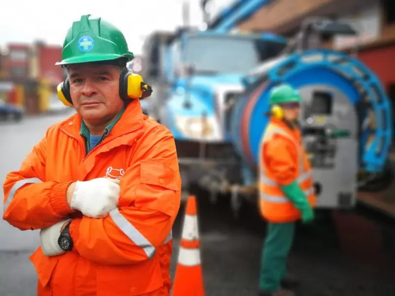 José Álvaro Rueda, trabajador del Acueducto de Bogotá