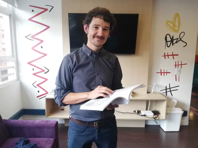 Cristobal Cobo, autor del libro sobre Internet y los datos personales de sus usuarios