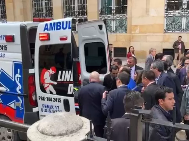 José Obdulio Gaviria se desmayó en el Senado José Obdulio Gaviria se desmayó en el Senado