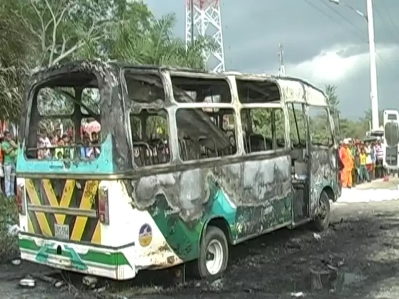 Bus incinerado en Fundación
