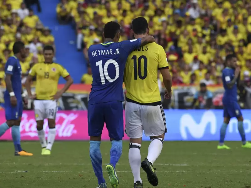 Neymar y James Rodríguez en un Colombia vs Brasil