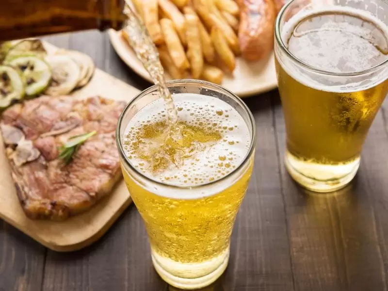 cerveza y comida
