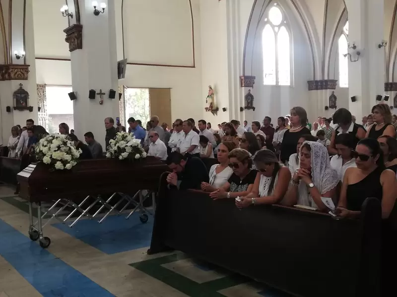 amigos y familiares despidieron al Periodista y ex Senador.