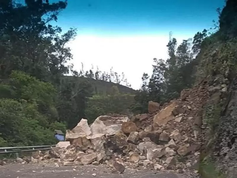 Derrumbe en la vía Tunja-Ramiriquí generó el cierre del corredor vial