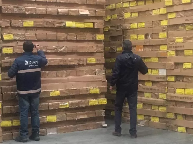 Bodega llena con mercancía de contrabando, por parte de la Dian