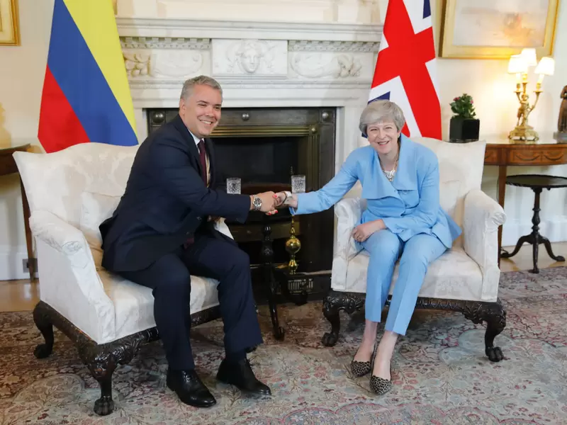 Iván Duque junto a Theresa May