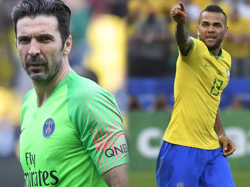 Gianluigi Buffon y Dani Alves