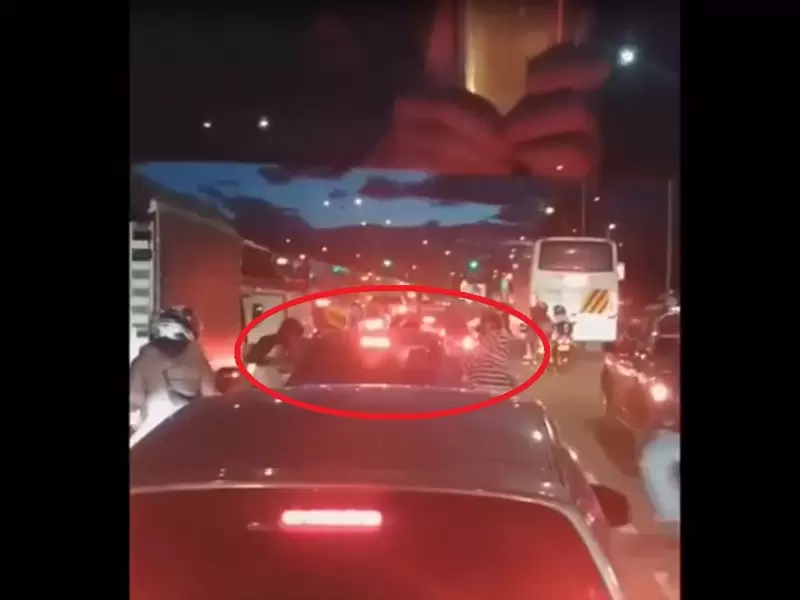 Hurto en el sena de la carrera 30