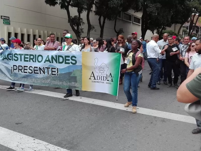 Marcha de docentes en Medellín