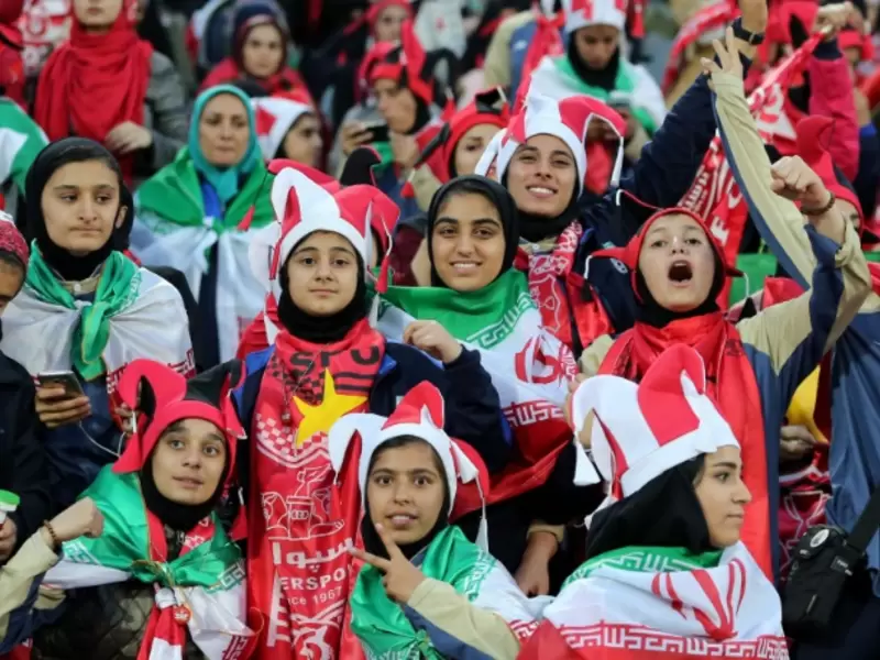 Mujeres en estadios de Irán